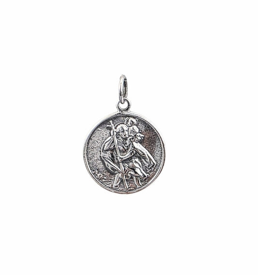 Grande médaille pendentif Saint-Christophe en argent sterling 925 oxydé, scène gravée en haut-relief avec saint portant l'enfant Jésus, style médaille ancienne, 19mm, fond blanc