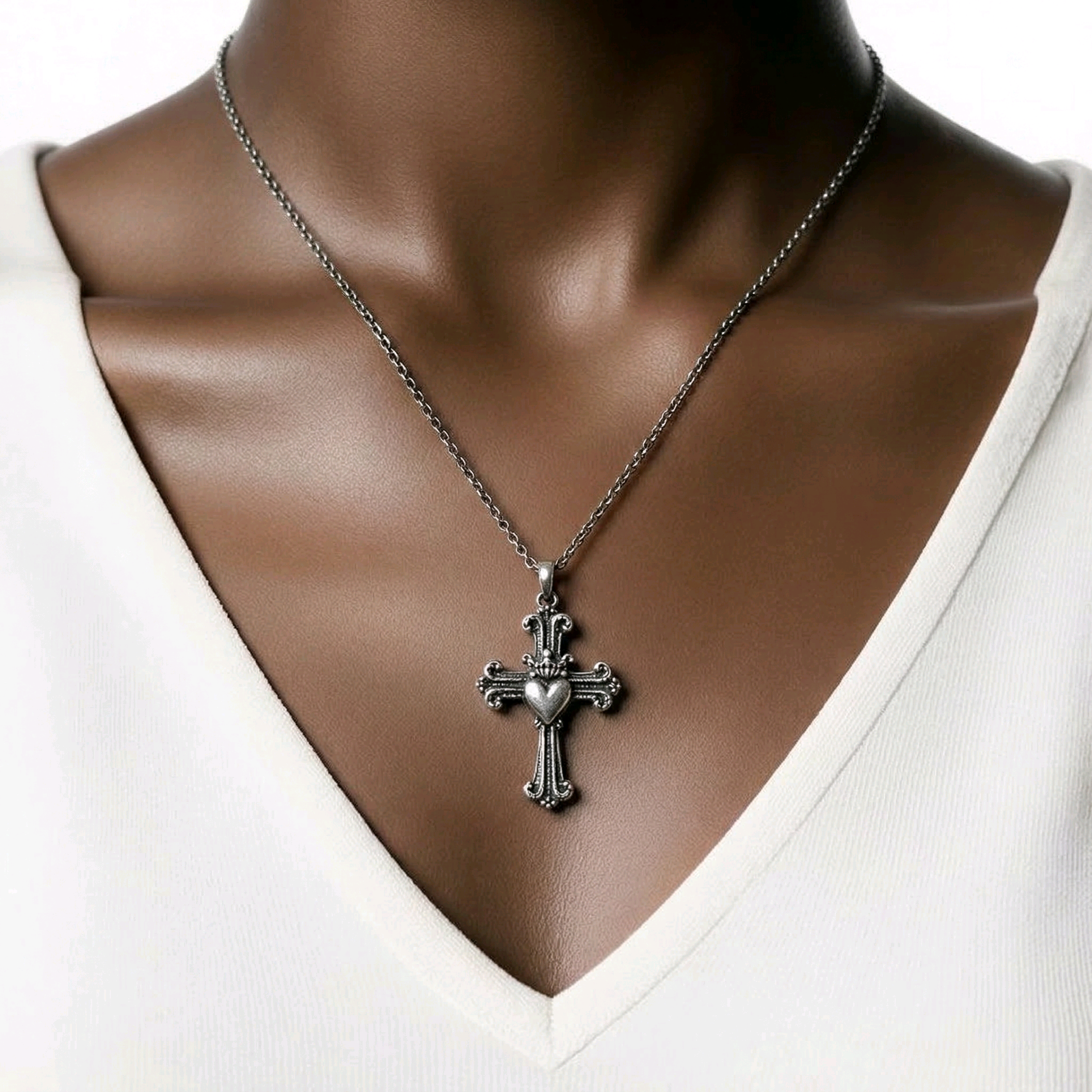 Pendentif croix gothique cœur couronné en argent sterling 925 oxydé 35x19mm, bijoux Montréal
