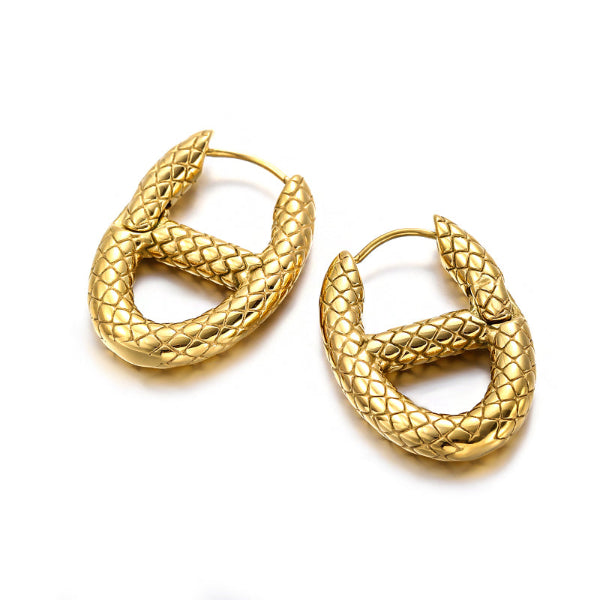 Créoles dorées de 26mm avec motif serpent, design audacieux et mystique – modèle Saphira – Alberto Bijoux