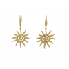Boucles d’oreilles pendantes dorées en forme de soleil tribal, vue de face, fond blanc