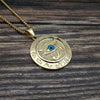 Pendentif doré et noir en forme d’œil mystique, sans chaîne, présenté sur fond blanc