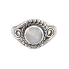 Bague vintage Lyra en argent sterling avec nacre ronde iridescente, détails perlés ornementaux et motifs spirales sculptés