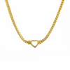 Collier doré rigide à maillons plats avec pendentif cœur ouvert, présenté sur fond blanc et noir - Alberto bijoux 
