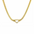 Collier doré rigide à maillons plats avec pendentif cœur ouvert, présenté sur fond blanc et noir - Alberto bijoux 