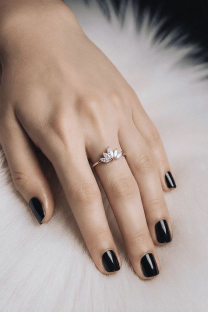 Bague "Petite Lotus" Dorée – Délicate & Brillante - Alberto Bijoux