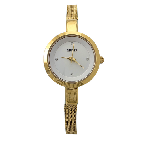 Montre femme minimaliste dorée bracelet mesh cadran blanc nacré aiguilles dorées étoile