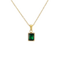 Collier pendentif rectangulaire vert émeraude 10x9 mm avec chaîne en doré.