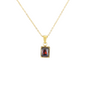 Collier pendentif rectangulaire rouge 10x9 mm avec cadre doré et chaîne.